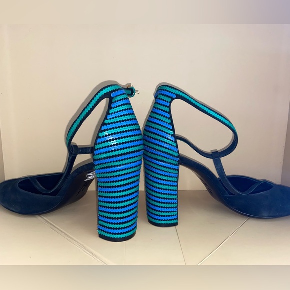 Beautiful color block Salvatore Ferragamo chunky t-strap heel. - Picture 2 of 10